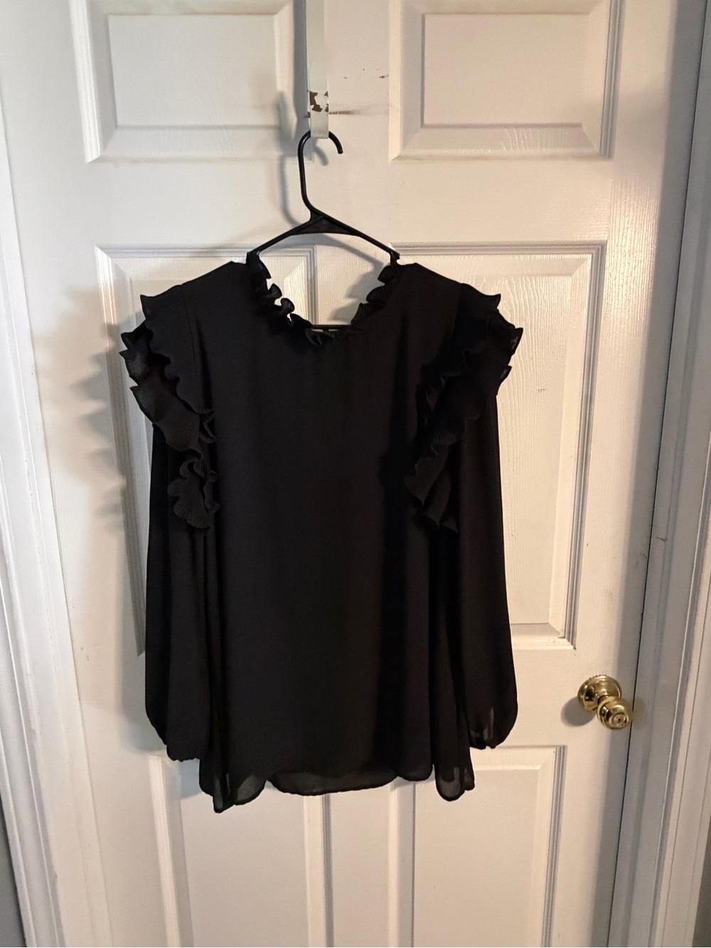 JODIFL Black Ruffle-Accent Short Sleeve Blouse